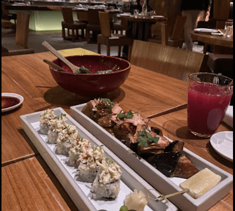 الطعام في المطعم الياباني 